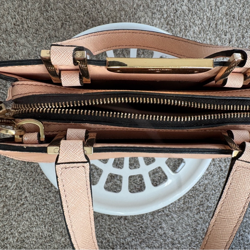 Calvin Klein Pink Handbag with crossbody strap - Picture 3 of 3